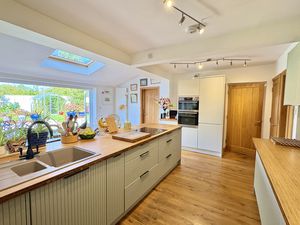 Kitchen/Diner- click for photo gallery